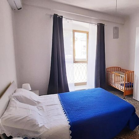 Ferry House Two Apartment Специя Екстериор снимка