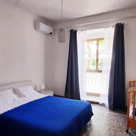 Ferry House Two Apartment Специя Екстериор снимка